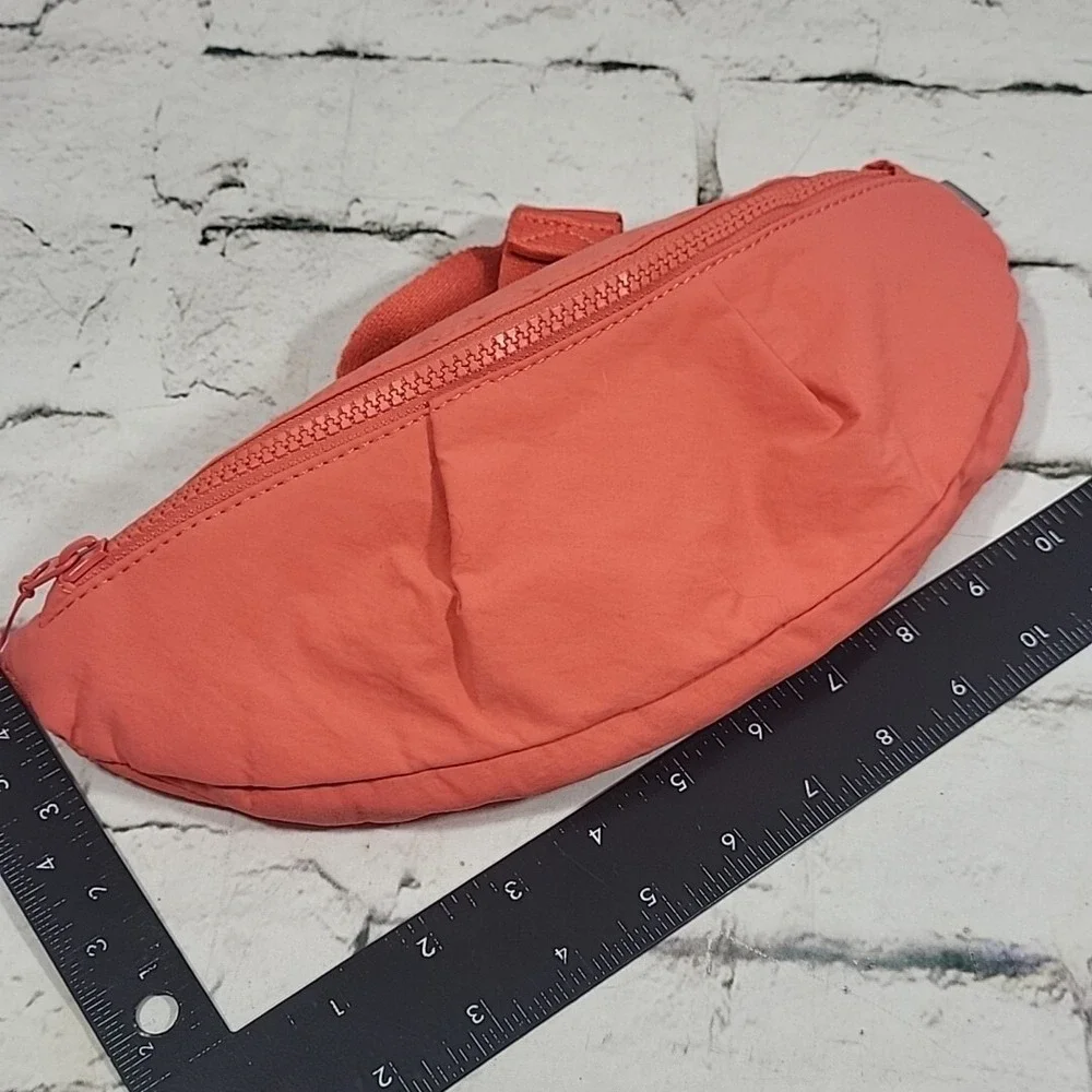 Athleta Fanny Pack Womens One Size Pink Coral Nylon Waist‎ Bag W/Built In Wallet